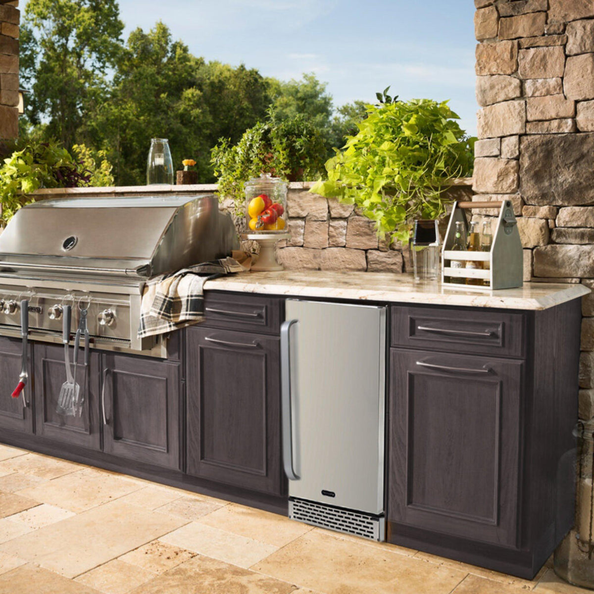 whynter-BOR-326FS-80-can-Beverage-Cooler-Refrigerator-outdoor